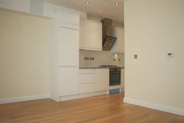  Image of 1 bedroom Flat to rent in Castlebar Park London W5 at Castlebar Park  Ealing, W5 1BU