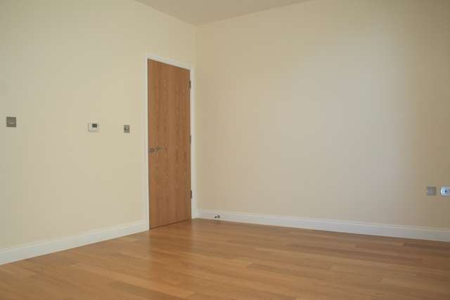  Image of 1 bedroom Flat to rent in Castlebar Park London W5 at Castlebar Park  Ealing, W5 1BU