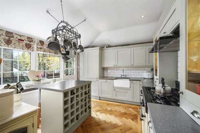  Image of 3 bedroom Flat for sale in Cavendish Road London SW12 at London  Clapham South, SW12 0BL