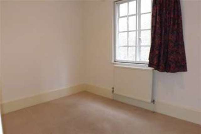  Image of 3 bedroom Maisonette to rent in Church Street Reigate RH2 at Reigate, RH2 0AA