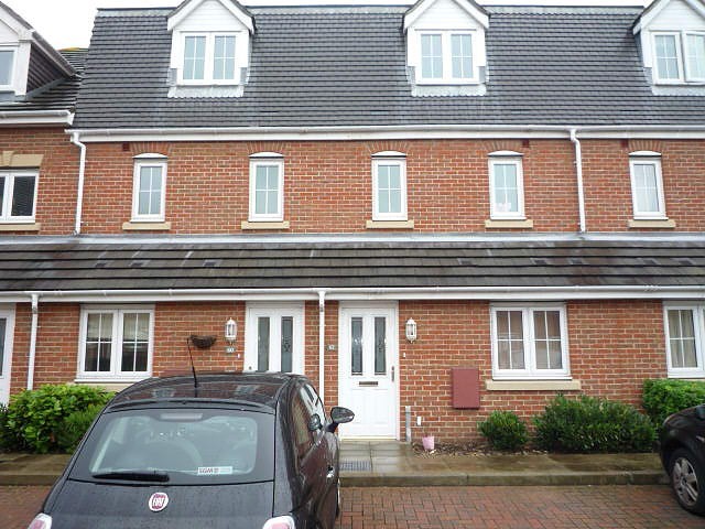  Image of 2 bedroom Maisonette to rent in Chadwick Way Hamble Southampton SO31 at Hamble  Southampton, SO31 4FD