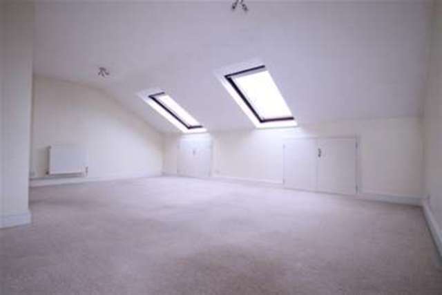  Image of 1 bedroom Flat to rent in Chapel Road Redhill RH1 at Redhill, RH1 1HH