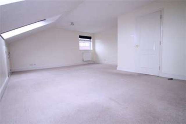  Image of 1 bedroom Flat to rent in Chapel Road Redhill RH1 at Redhill, RH1 1HH
