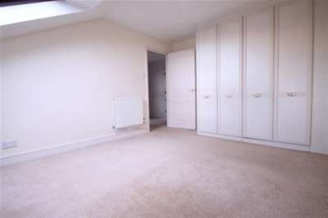  Image of 1 bedroom Flat to rent in Chapel Road Redhill RH1 at Redhill, RH1 1HH
