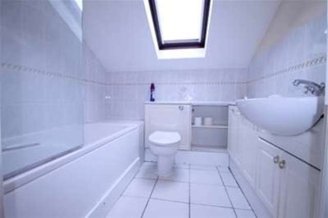  Image of 1 bedroom Flat to rent in Chapel Road Redhill RH1 at Redhill, RH1 1HH