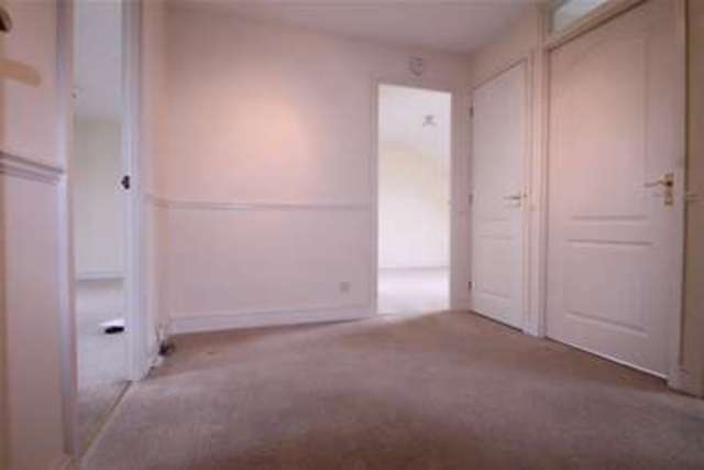  Image of 1 bedroom Flat to rent in Chapel Road Redhill RH1 at Redhill, RH1 1HH