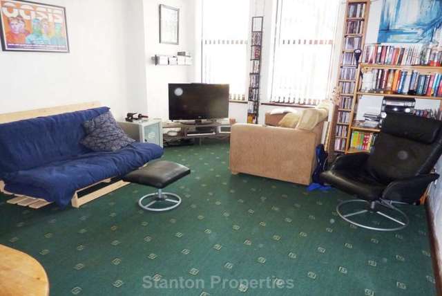  Image of 1 bedroom Apartment to rent in Chatham Grove Withington Manchester M20 at Chatham Grove Withington Manchester, M20 1HS