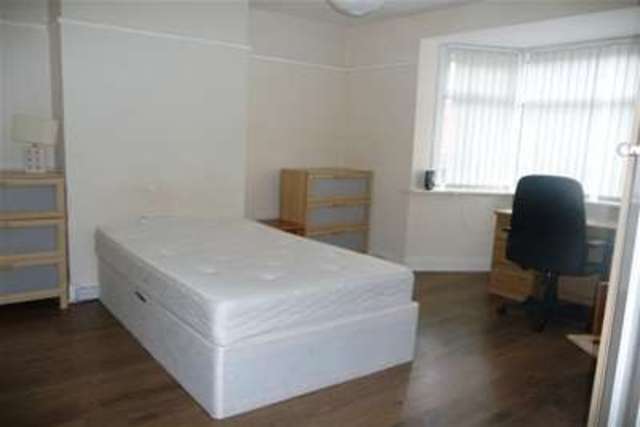  Image of 2 bedroom Flat to rent in Chillingham Road Heaton Newcastle upon Tyne NE6 at Newcastle upon Tyne, NE6 5QU