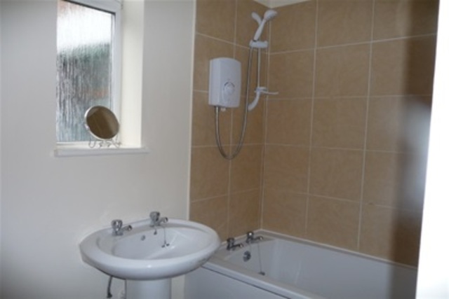 Image of 2 bedroom Flat to rent in Chillingham Road Heaton Newcastle upon Tyne NE6 at Newcastle upon Tyne, NE6 5QU