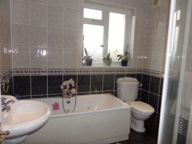  Image of 4 bedroom Semi-Detached house to rent in Chipstead Way Banstead SM7 at Chipstead Way  Banstead, SM7 3JL