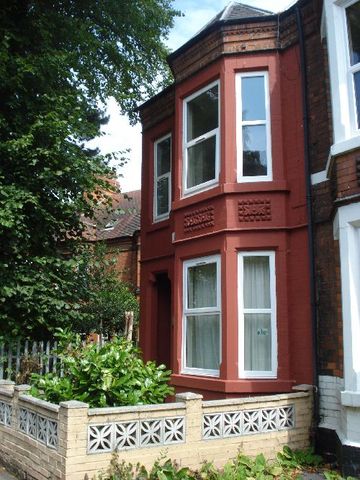  Image of 4 bedroom House Share to rent in Church Grove Lenton Nottingham NG7 at Lenton Nottinghamshire Lenton, NG7 2FG
