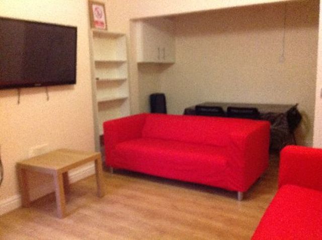  Image of 4 bedroom House Share to rent in Church Grove Lenton Nottingham NG7 at Lenton Nottinghamshire Lenton, NG7 2FG