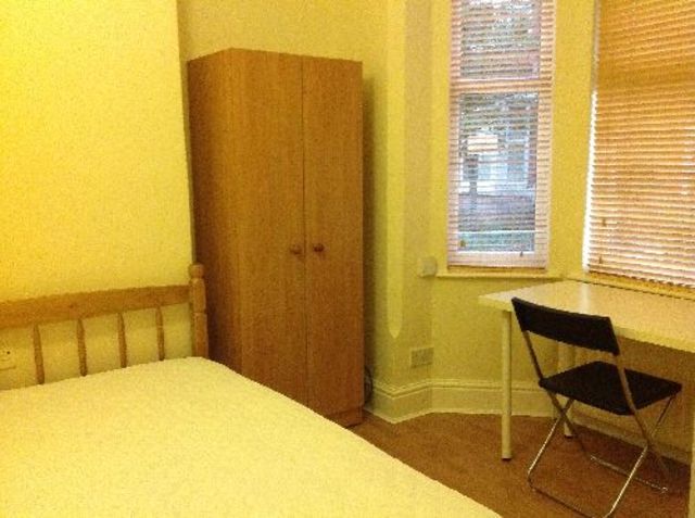  Image of 4 bedroom House Share to rent in Church Grove Lenton Nottingham NG7 at Lenton Nottinghamshire Lenton, NG7 2FG