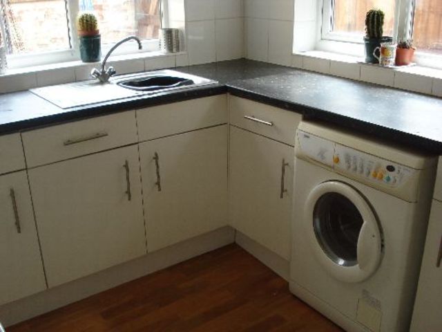  Image of 4 bedroom House Share to rent in Church Grove Lenton Nottingham NG7 at Lenton Nottinghamshire Lenton, NG7 2FG