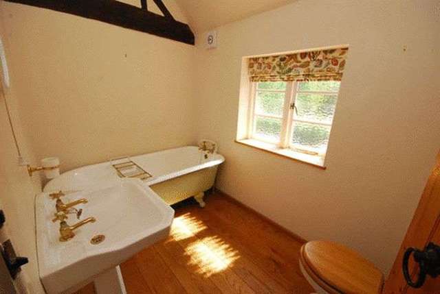  Image of 4 bedroom Detached house to rent in Church Road Clifton-on-Teme Worcester WR6 at Church Road  Clifton-On-Teme, WR6 6DJ