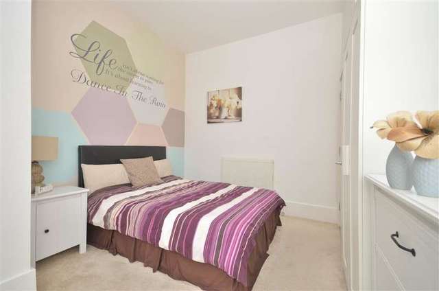  Image of 2 bedroom Flat for sale in Clarence Road Southsea PO5 at Southsea Hampshire Southsea, PO5 2DN