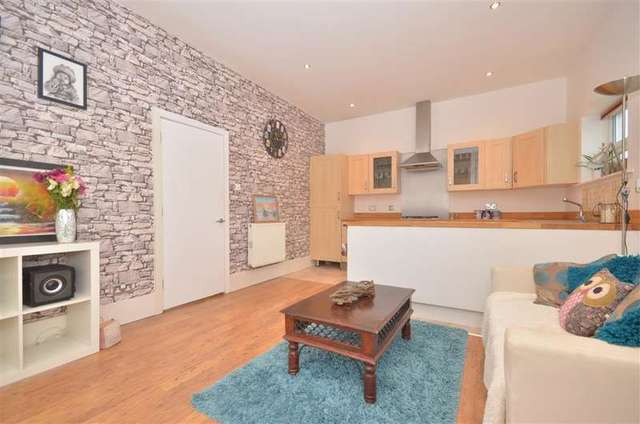  Image of 2 bedroom Flat for sale in Clarence Road Southsea PO5 at Southsea Hampshire Southsea, PO5 2DN