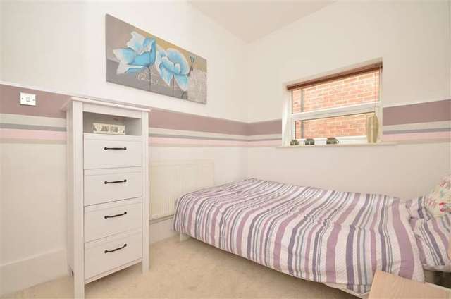  Image of 2 bedroom Flat for sale in Clarence Road Southsea PO5 at Southsea Hampshire Southsea, PO5 2DN
