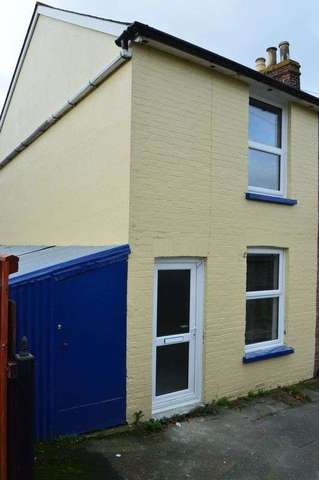  Image of 3 bedroom Terraced house to rent in Clarendon Place Newport PO30 at Clarendon Place  Newport, PO30 1RB