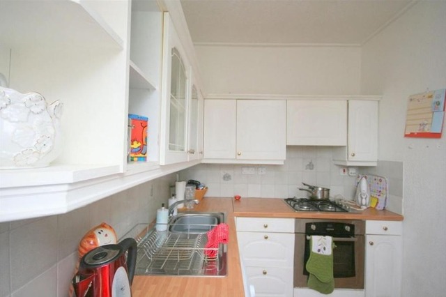  Image of 2 bedroom Detached house to rent in Colinton Mains Drive Edinburgh EH13 at Colinton Mains Edinburgh Edinburgh, EH13 9AZ