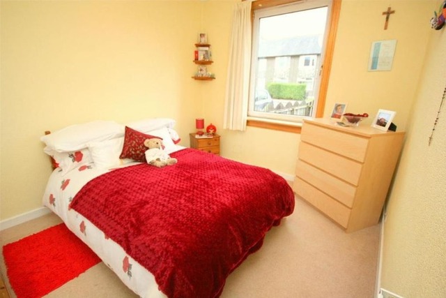  Image of 2 bedroom Detached house to rent in Colinton Mains Drive Edinburgh EH13 at Colinton Mains Edinburgh Edinburgh, EH13 9AZ