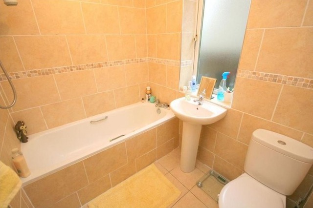  Image of 2 bedroom Detached house to rent in Colinton Mains Drive Edinburgh EH13 at Colinton Mains Edinburgh Edinburgh, EH13 9AZ