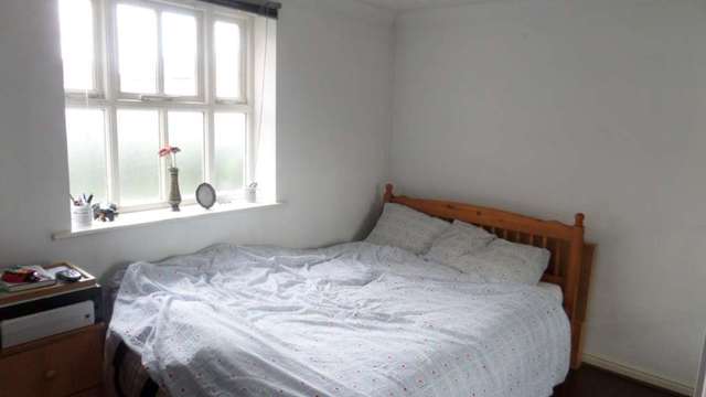  Image of 2 bedroom Flat to rent in Collier Close London E6 at Collier Close Beckton London, E6 6FZ