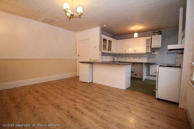  Image of 4 bedroom Detached house to rent in Collingwood Avenue Blackpool FY3 at Blackpool FY3 8BZ Blackpool, FY3 8BZ