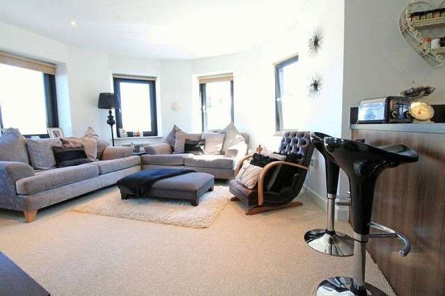  Image of 2 bedroom Flat to rent in Commercial Road Westbourne Bournemouth BH2 at Commercial Road  Bournemouth, BH2 5AT