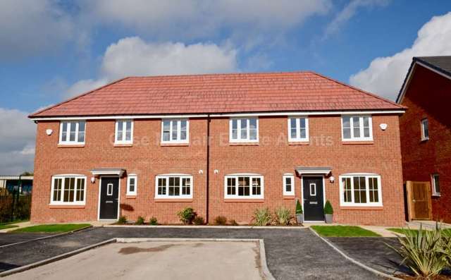  Image of 3 bedroom Semi-Detached house to rent in Fernhurst Street Chadderton Oldham OL1 at Fernhurst Street  Oldham, OL1 2QJ