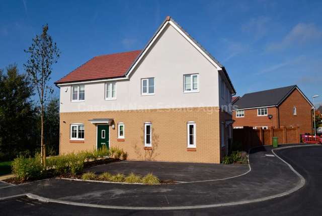  Image of 3 bedroom Semi-Detached house to rent in Fernhurst Street Chadderton Oldham OL1 at Ferhurst Street  Oldham, OL1 2QJ
