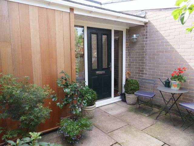  Image of 2 bedroom Detached house to rent in Briar Glen Cookham Maidenhead SL6 at Briar Glen  Cookham, SL6 9JP