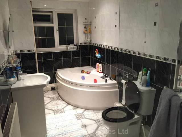  Image of House Share to rent in Corbyn Road Bordesley Green Birmingham B9 at Corbyn Road Bordesley Green Birmingham, B9 5UT