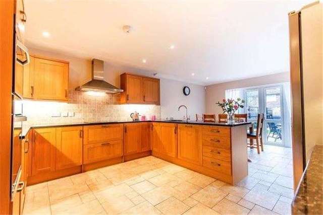  Image of 4 bedroom Detached house to rent in Cottenham Road Histon Cambridge CB24 at Histon  Histon, CB24 9ES