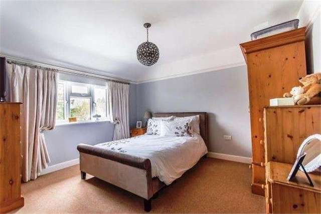  Image of 4 bedroom Detached house to rent in Cottenham Road Histon Cambridge CB24 at Histon  Histon, CB24 9ES