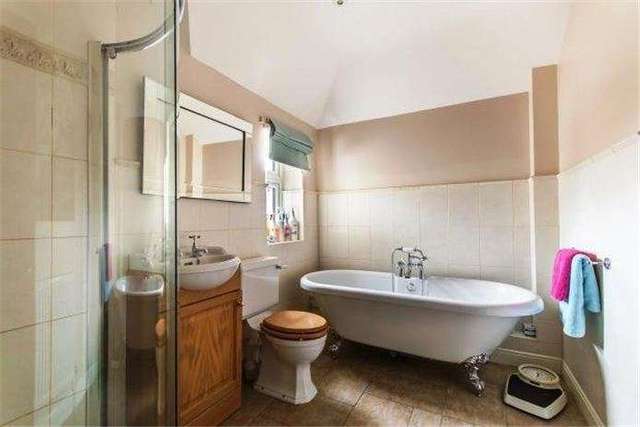  Image of 4 bedroom Detached house to rent in Cottenham Road Histon Cambridge CB24 at Histon  Histon, CB24 9ES