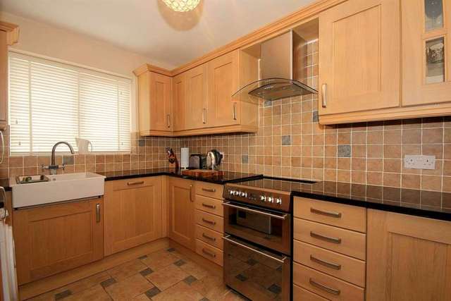  Image of 3 bedroom Detached house for sale in Cotterells Hemel Hempstead HP1 at Cotterells  Hemel Hempstead, HP1 1JP