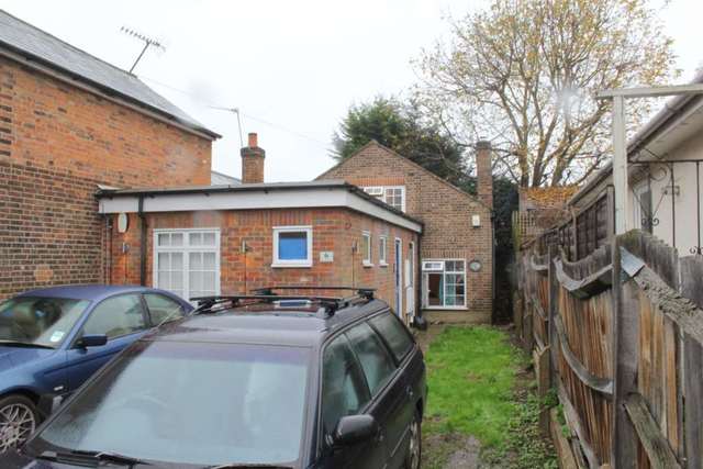  Image of 2 bedroom Detached house to rent in Cowper Road Hemel Hempstead HP1 at Cowper Road Boxmoor Hemel Hempstead, HP1 1PE