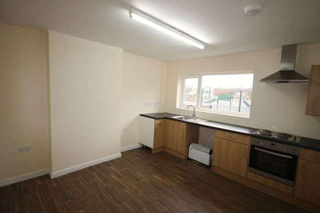  Image of 3 bedroom Flat to rent in Cresswell Crescent Bloxwich Walsall WS3 at Cresswell Crescent  Walsall, WS3 2UW