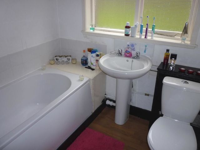  Image of 2 bedroom Flat to rent in Cromwell Road Burntisland KY3 at Burntisland Fife Fife, KY3 9EL
