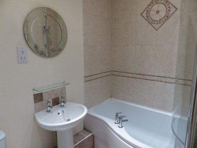  Image of 1 bedroom Flat to rent in Crown Square Matlock DE4 at Matlock Derbyshire Matlock, DE4 3AT