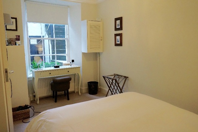  Image of 1 bedroom Flat to rent in Cumberland Street Edinburgh EH3 at New Town Edinburgh Edinburgh, EH3 6RA