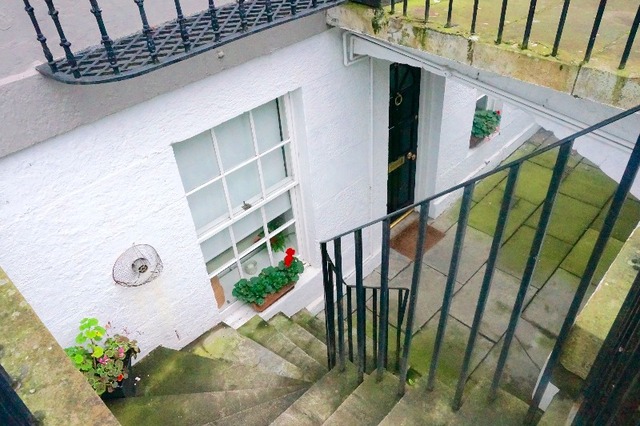  Image of 1 bedroom Flat to rent in Cumberland Street Edinburgh EH3 at New Town Edinburgh Edinburgh, EH3 6RA