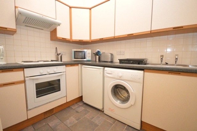  Image of 2 bedroom Flat to rent in Dalry Road Edinburgh EH11 at Dalry Edinburgh Edinburgh, EH11 2ES