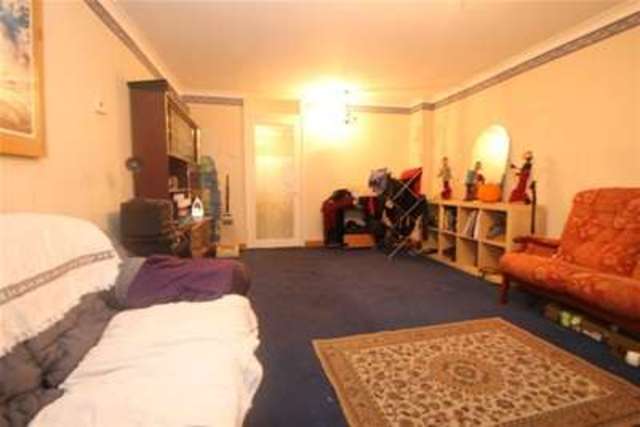  Image of 4 bedroom Flat to rent in Danescombe London SE12 at London, SE12 9EU