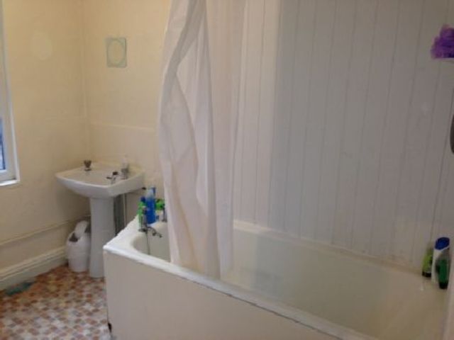  Image of 6 bedroom House Share to rent in Derby Grove Nottingham NG7 at Lenton Nottinghamshire Lenton, NG7 1PE