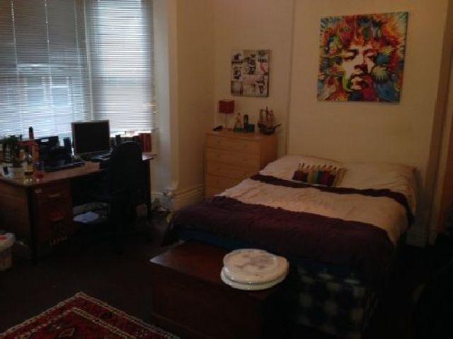  Image of 6 bedroom House Share to rent in Derby Grove Nottingham NG7 at Lenton Nottinghamshire Lenton, NG7 1PF