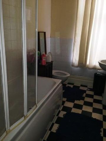  Image of 6 bedroom House Share to rent in Derby Road Nottingham NG1 at Lenton Nottinghamshire Lenton, NG7 2DP