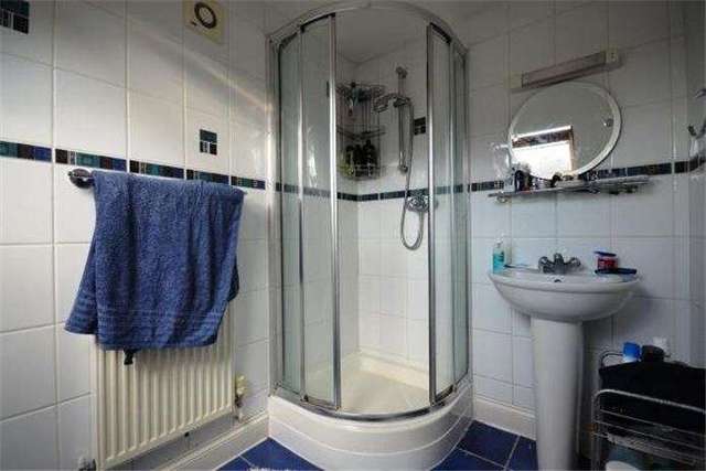  Image of 4 bedroom Detached house to rent in Derwent Close Cambridge CB1 at Cambridge  Cherry Hinton, CB1 8DY
