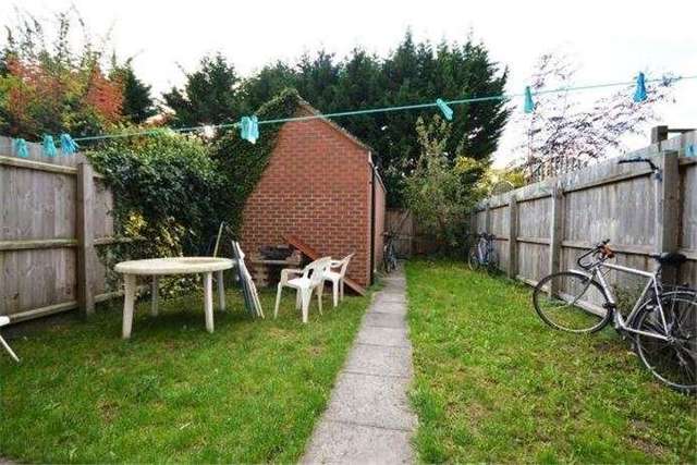  Image of 4 bedroom Detached house to rent in Derwent Close Cambridge CB1 at Cambridge  Cherry Hinton, CB1 8DY